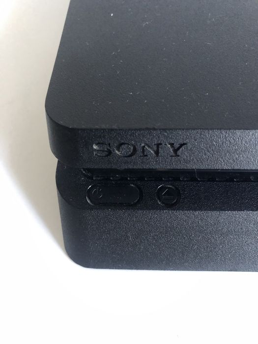 PlayStation PS4 Slim 1TB