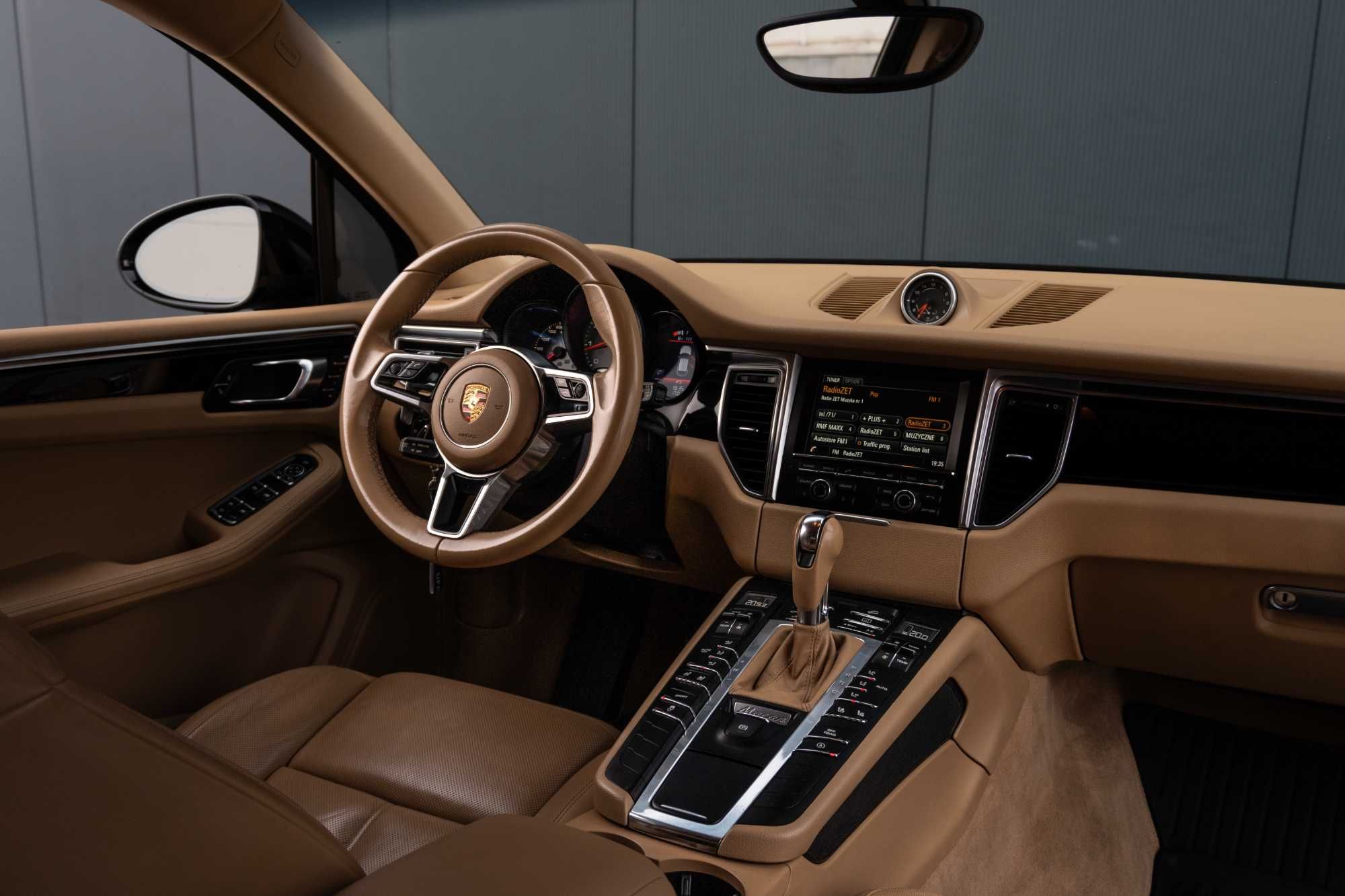Wynajem bez limitu bez kaucji PORSCHE MACAN S Wypożyczalnia aut GŁOGÓW