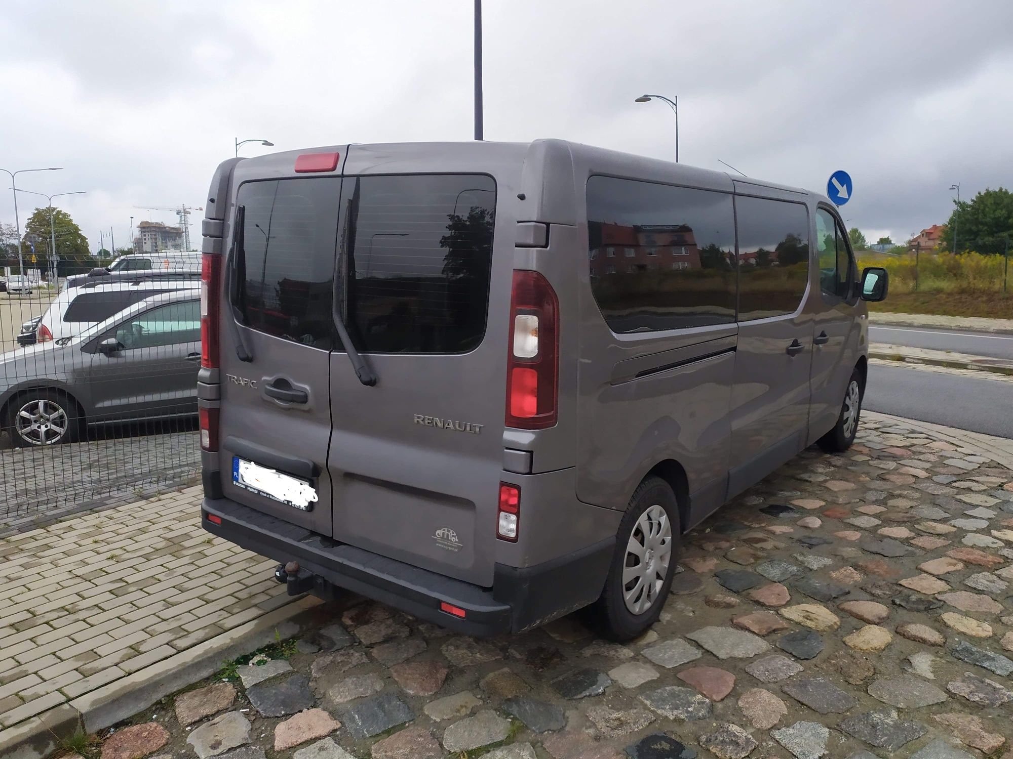 Wynajem bus 9 osobowy LONG Renault Trafic Wypożyczenie