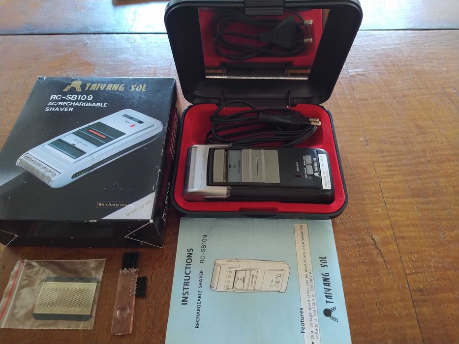 Máquina de Barbear Nova nunca usada, Recarregável, Caixa de Transporte