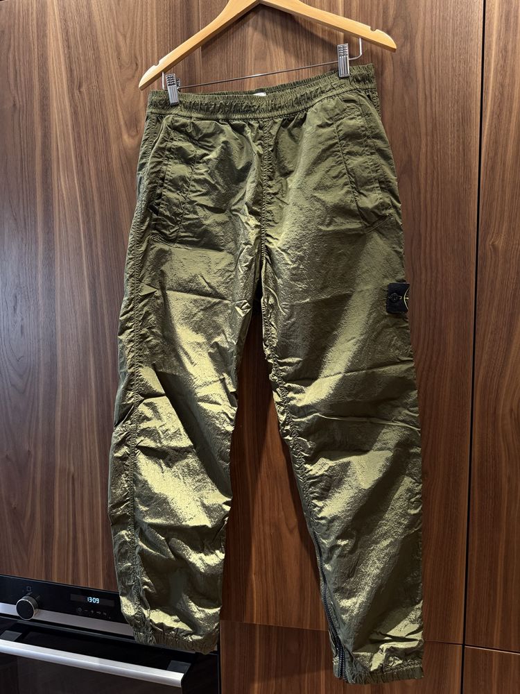 Штани stone island econyl nylon loose regular track pant green