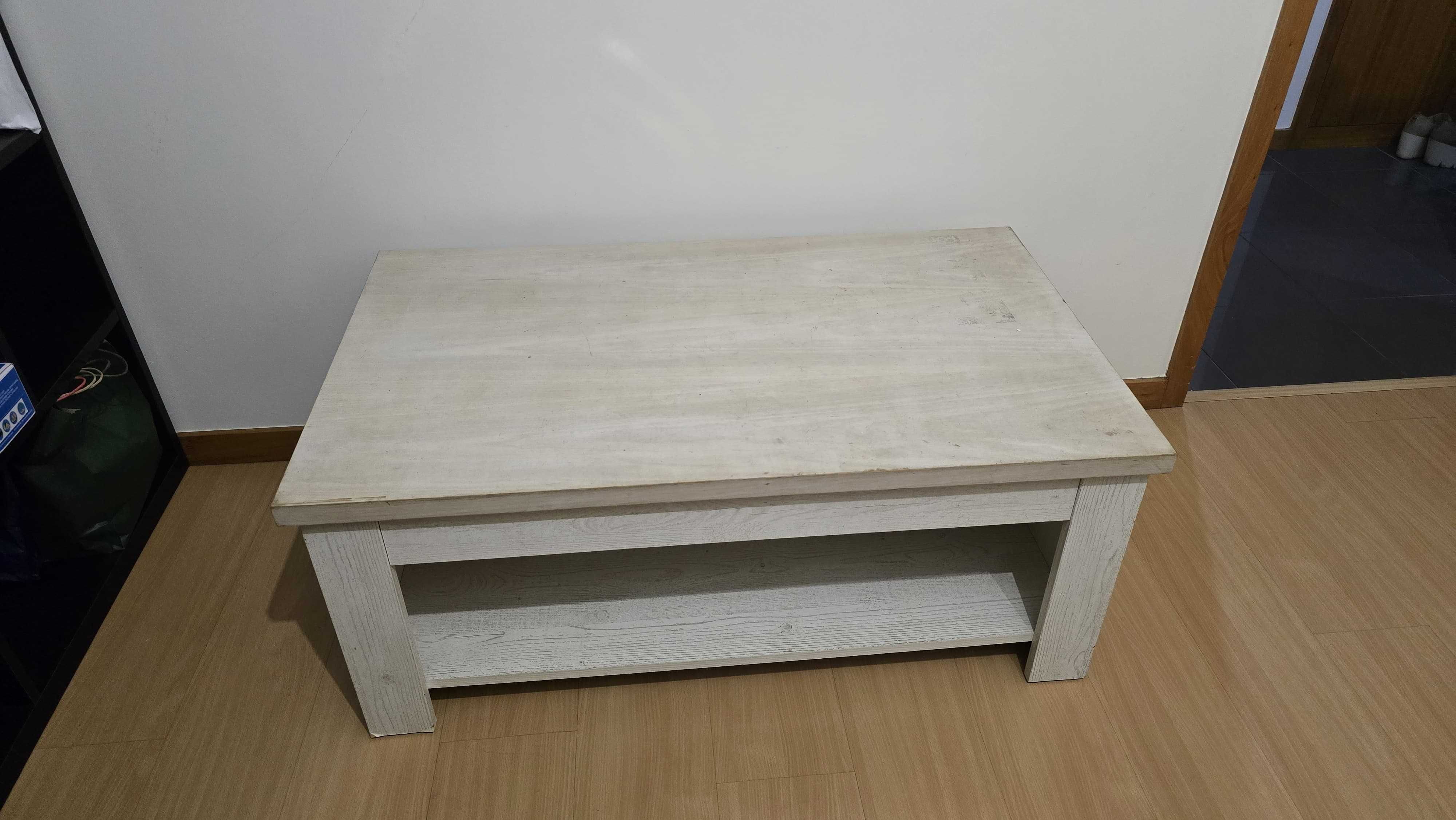 Mesa centro elevatória e com arrumos