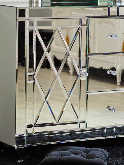 PRODUCENT. Piękna komoda lustrzana glamour z fazami.