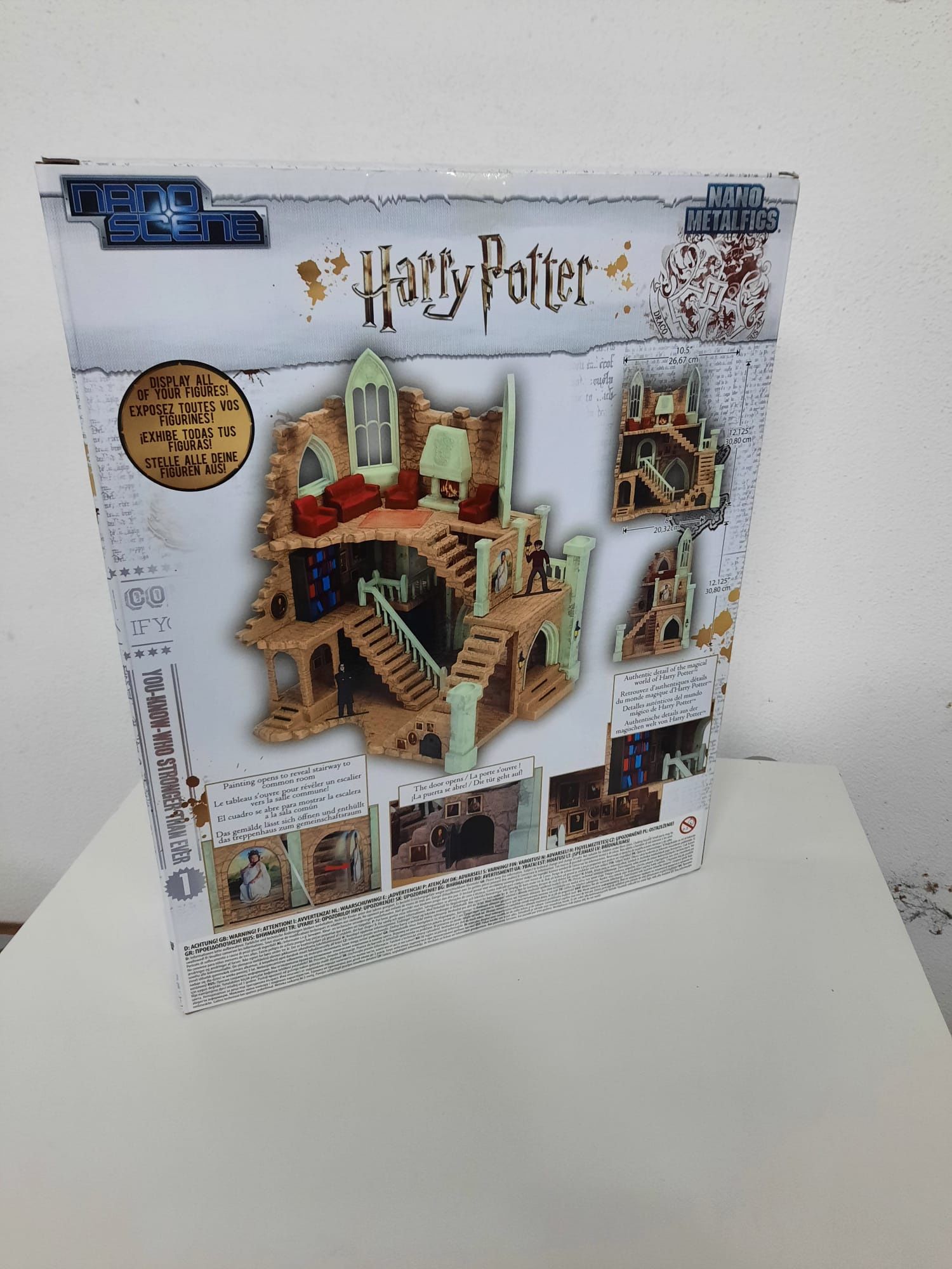 Torre Gryffindor com figuras metálicas Harry Potter novo