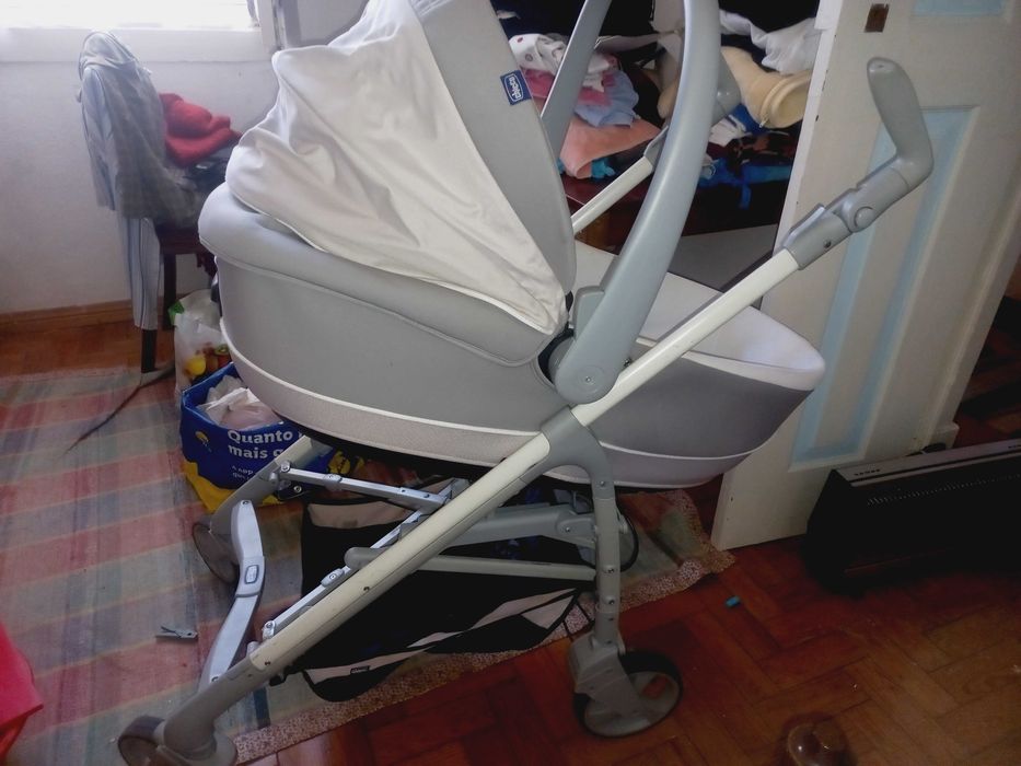 Carrinho da Chicco com Alcofa
