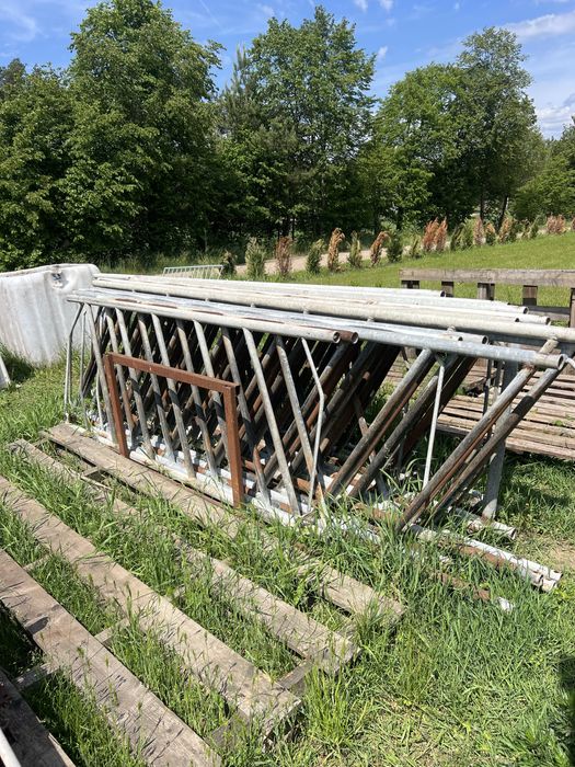 Płoty dla bydła, krów drabina paszowa, wygrodzenia samozatrzaskujace