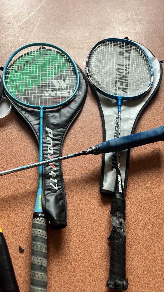 Rakiety badminton Babolat i Victor