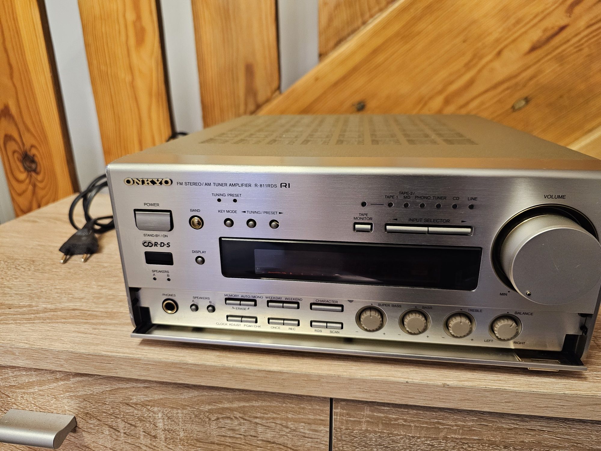 Amplituner Onkyo R-811RDS sprawny