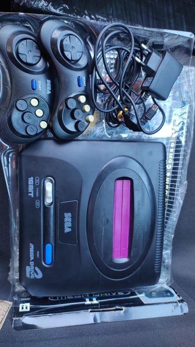 Приставка Sega Mega Drive 2 с играми