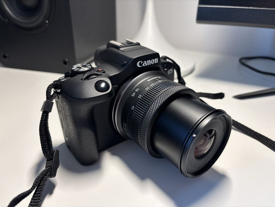 Canon EOS R100 + RF-S 18-45mm IS STM, 24.2 Mpix,4K zestaw bezlusterowy