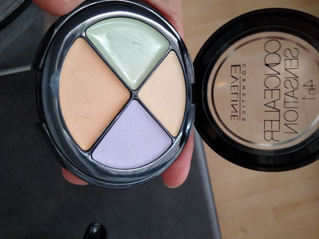 Korektor do twarzy cery Eveline Cosmetics Concealer Sensation