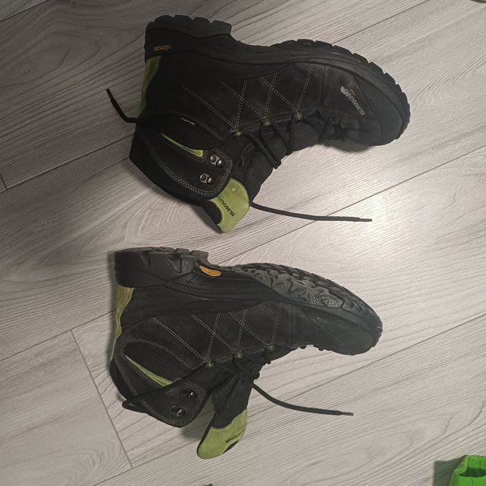 лижний костюм мега крутої фірми Phenix  з ботинками та бафом.