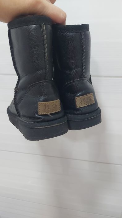 Угги на дівчинку