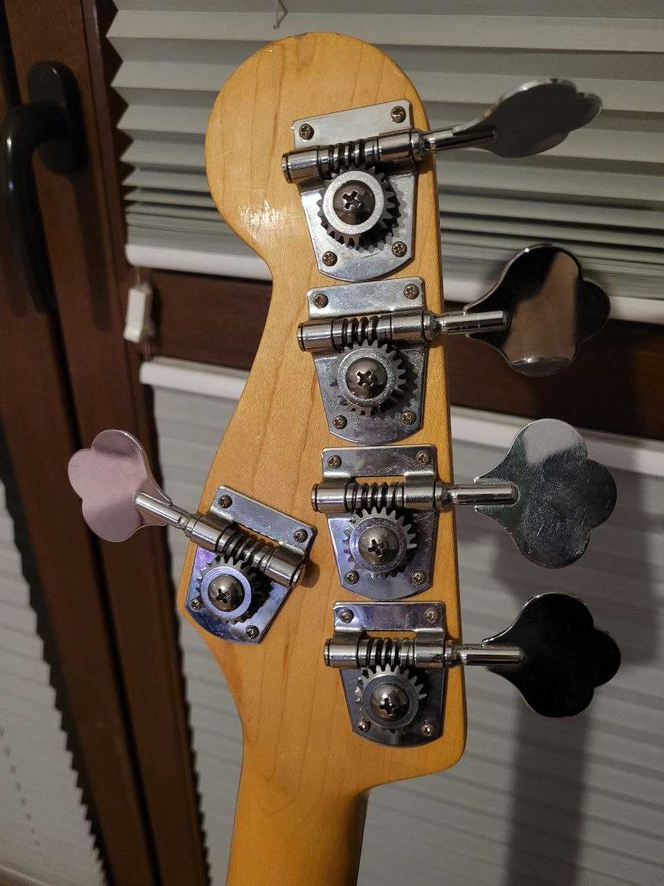 Gitara basowa pięciostrunowa Squier Jazz Bass V