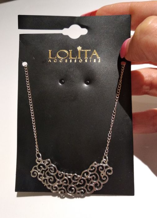 NOWY naszyjnik kolor srebrny.