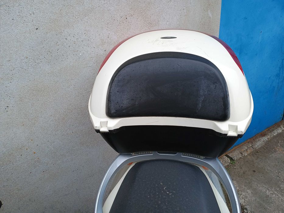 Kufer centralny oparcie Honda SH125 biały