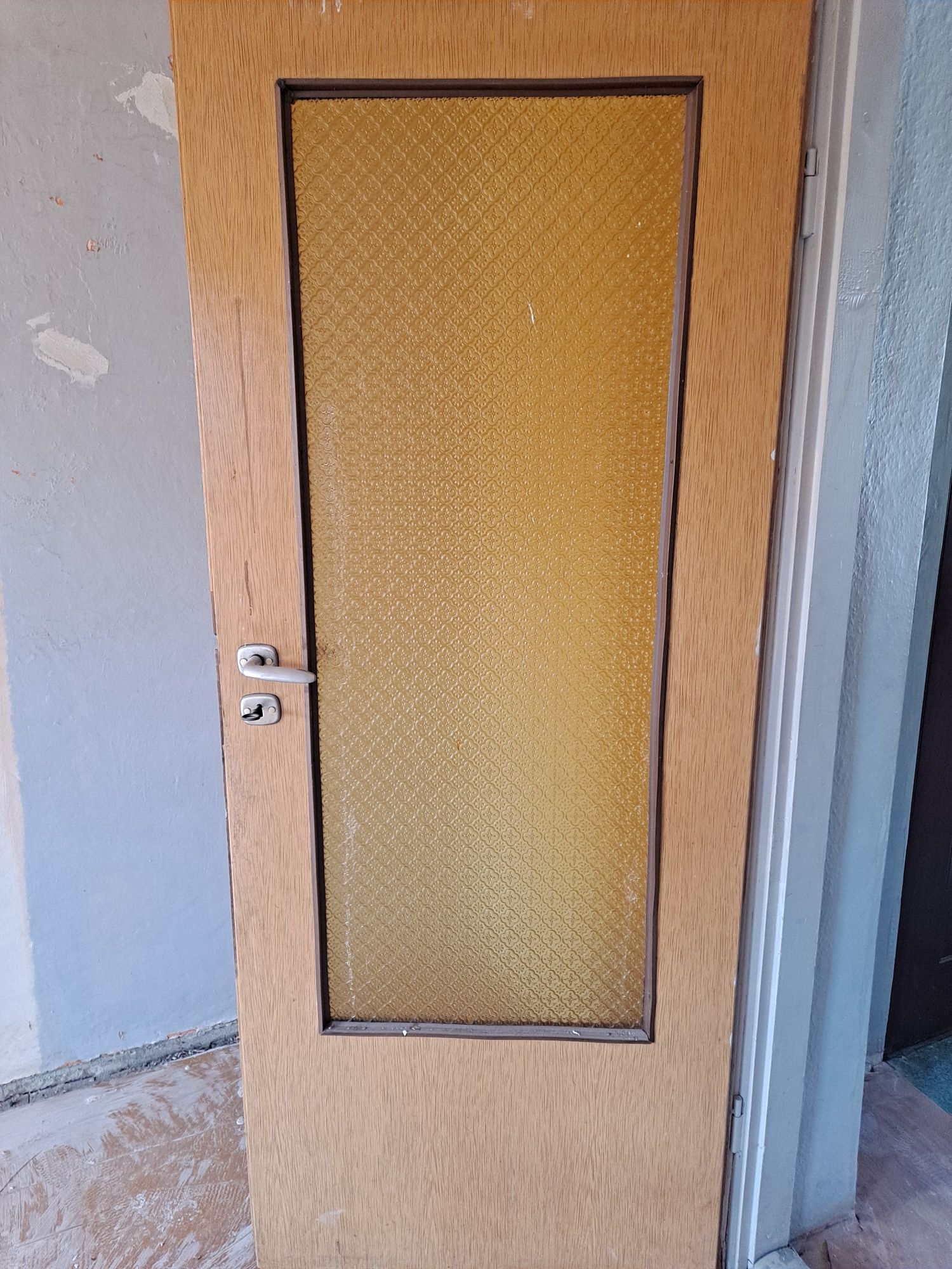 Drzwi z ładnymi szybami 80