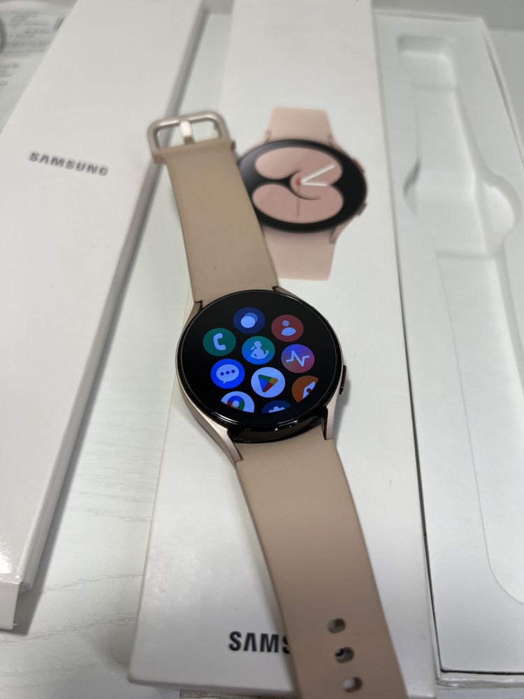 Годинник Samsung Galaxy Watch 4, стан нових