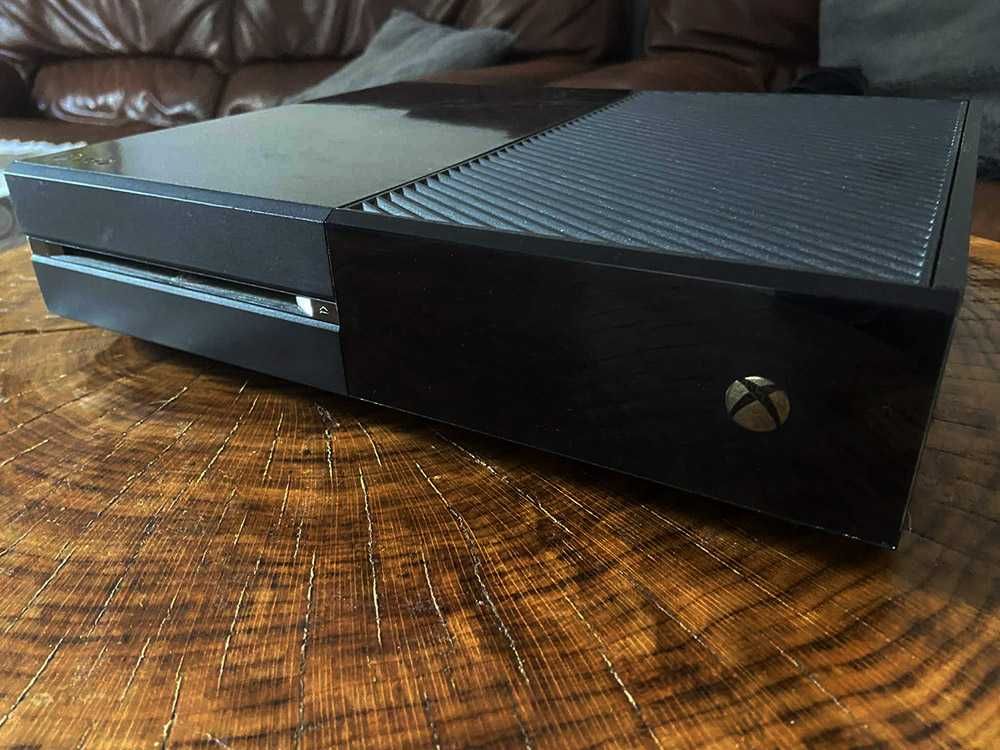 XBOX ONE, dodatkowy dysk 2TB, 100% sprawna, stan b. dobry