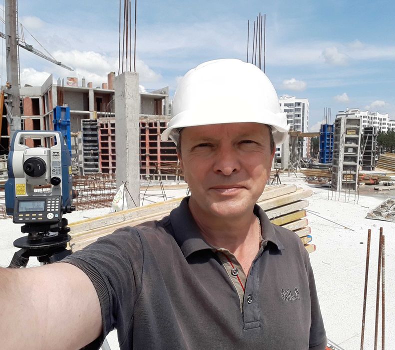Топографічна зйомка. Винос меж ділянки. Розбивка осей будівлі.