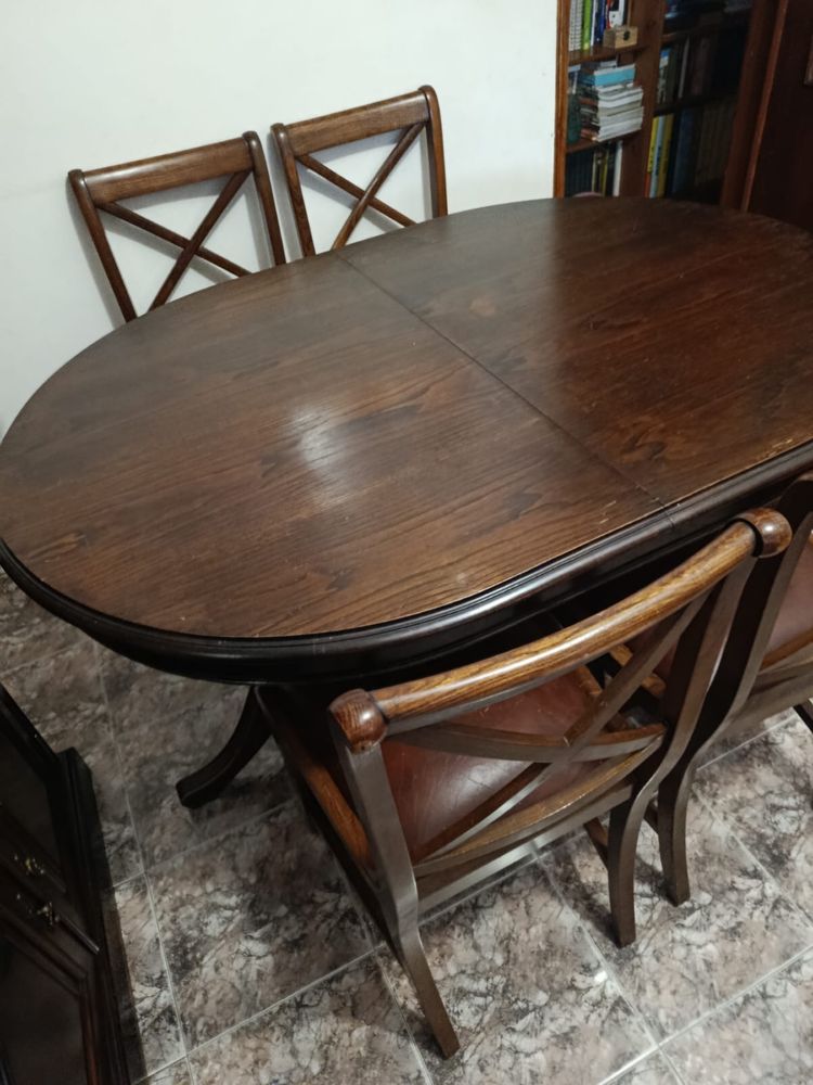 Mesa extensivel com cadeiras