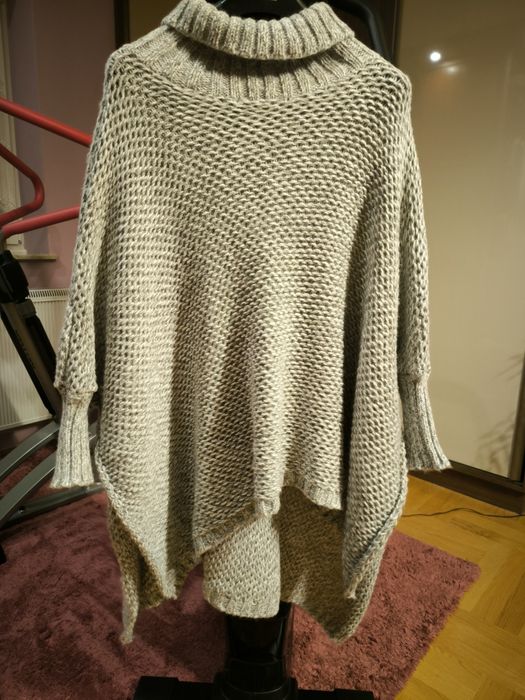 Piękny szary sweter ponczo golf MeGusta, polski wyrób, rozm. uni