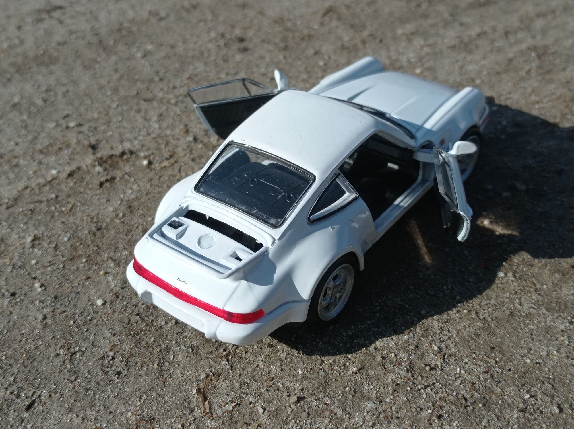 Model samochodu Porsche 911 Turbo 1:43 Welly