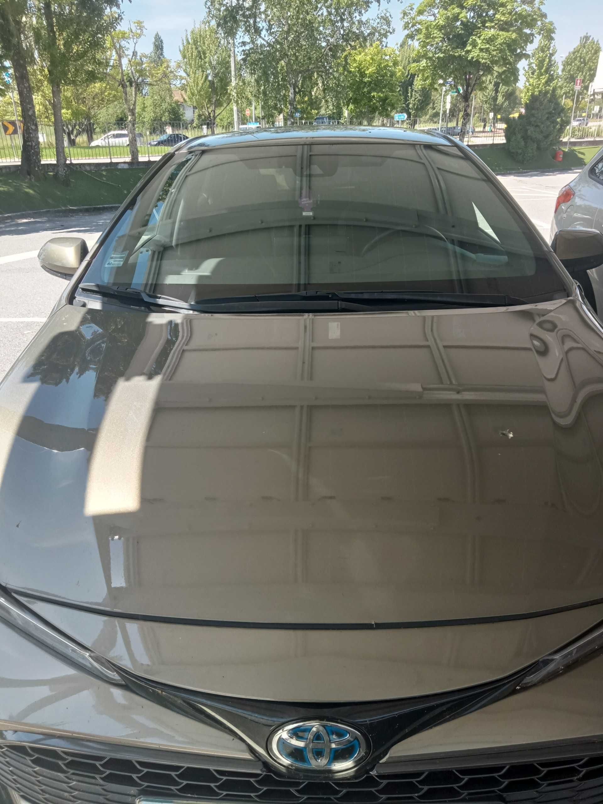 Toyota corolla 1.8 híbrido em óptimo estado para venda