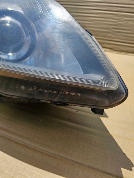 Reflektor Prawy Opel Zafira B Xenon KPL