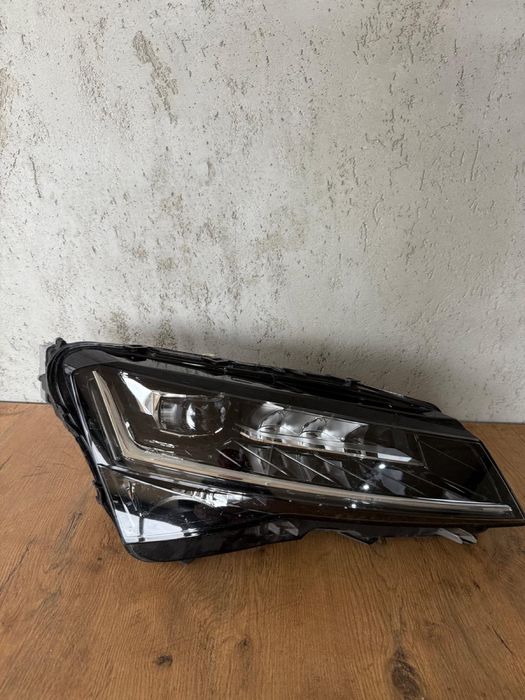 Skoda SuperB III Lift lampa prawa przednia prawy przód FULL LED Europa
