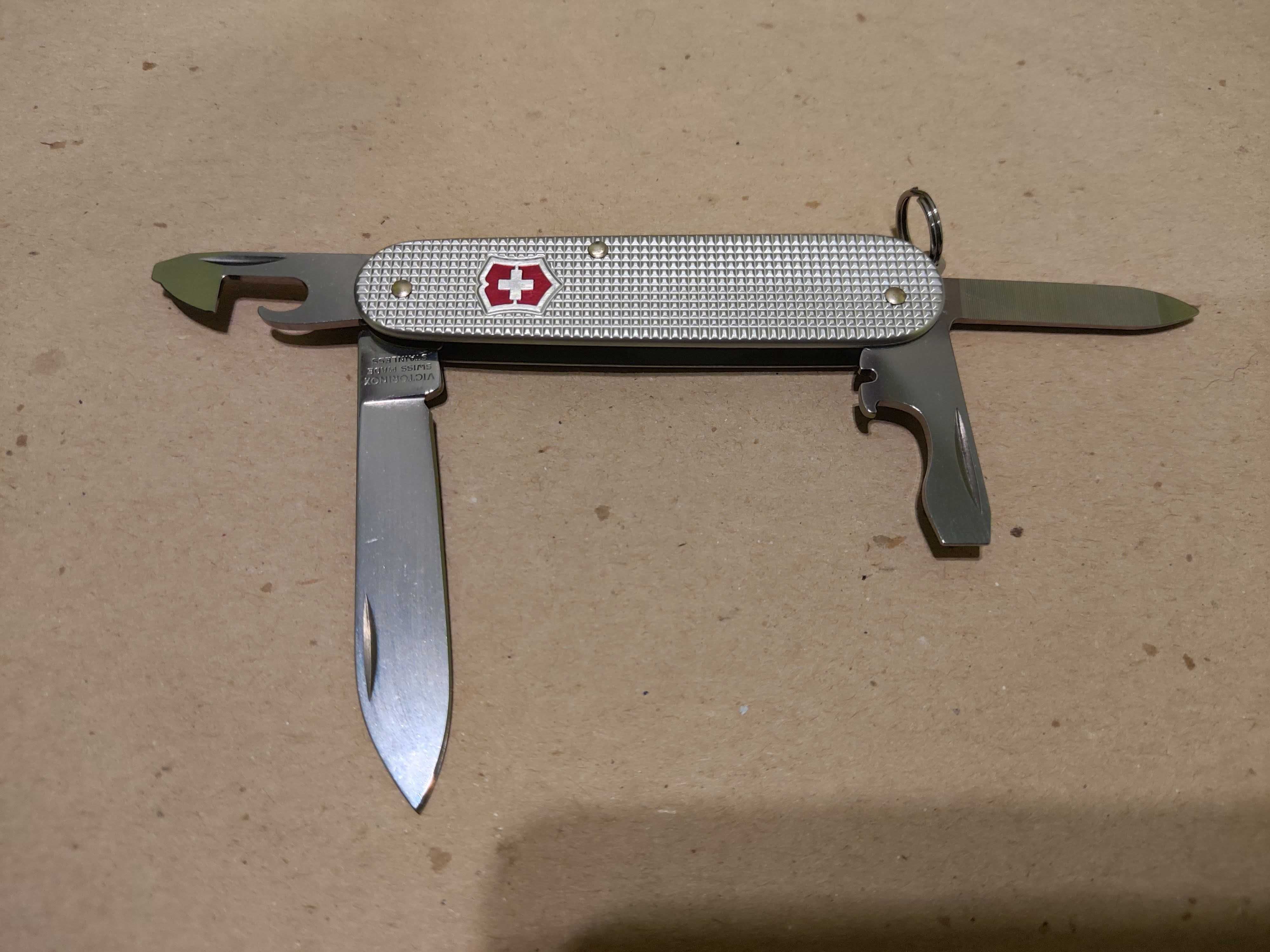 Scyzoryk Victorinox Cadet Alox 84mm