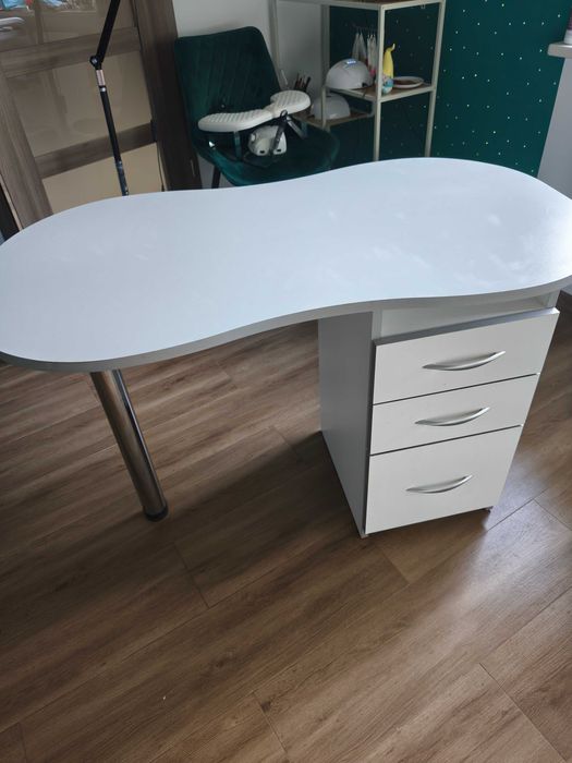 Biurko kosmetyczne manicure