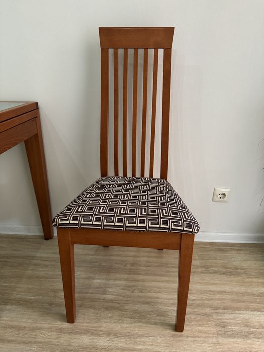 Обідній деревʼяний скляний стіл +стільці