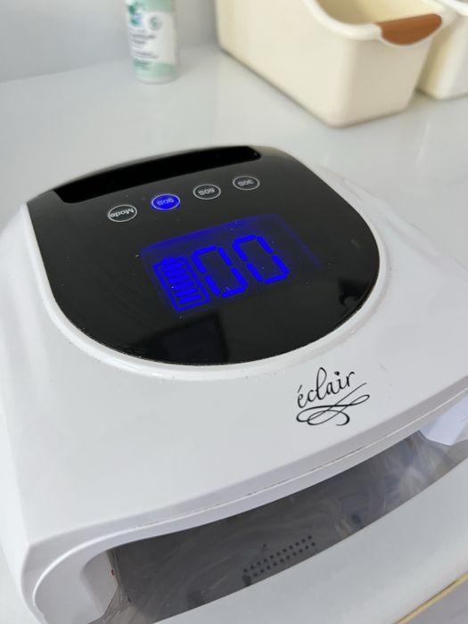 Lampa do paznokci z czerwonym swiatlem