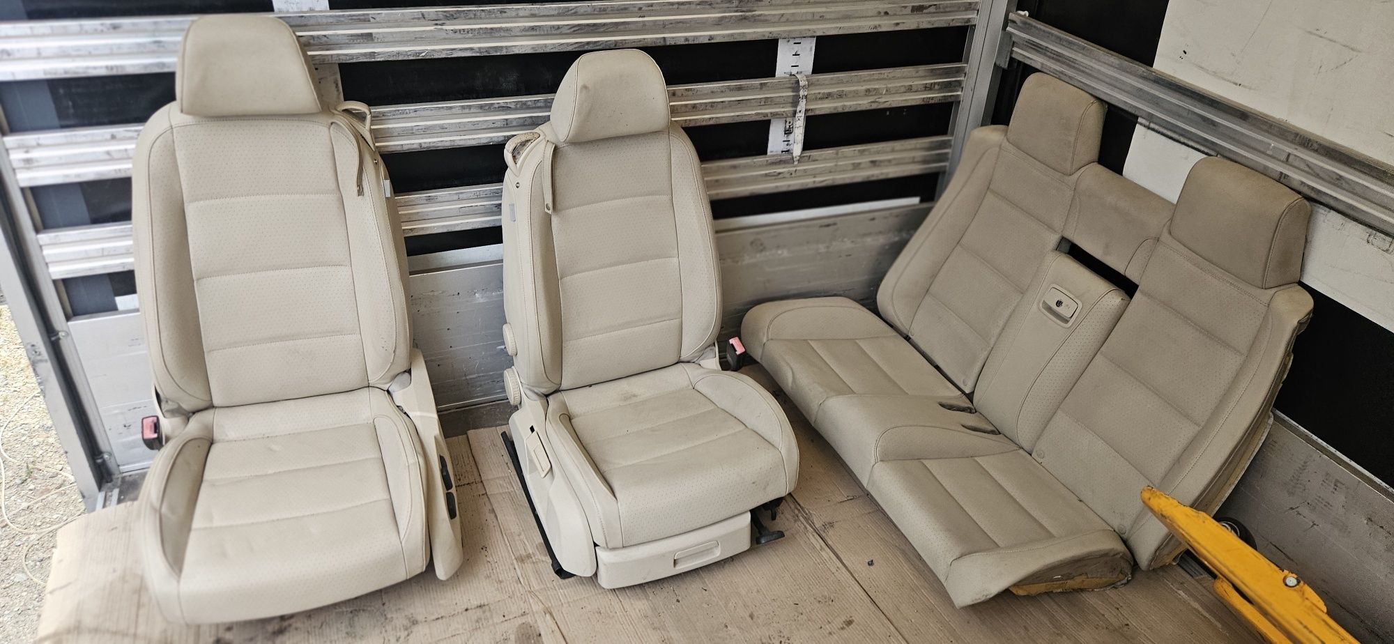 VW Eos 2007 Cabrio fotele siedzenia fotel kanapa przod tył skóra