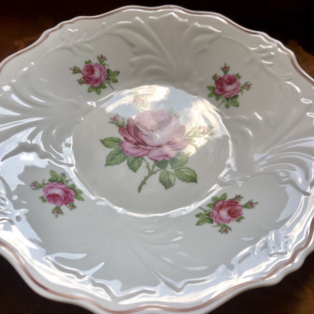 Piękny talerz porcelanowy w róże