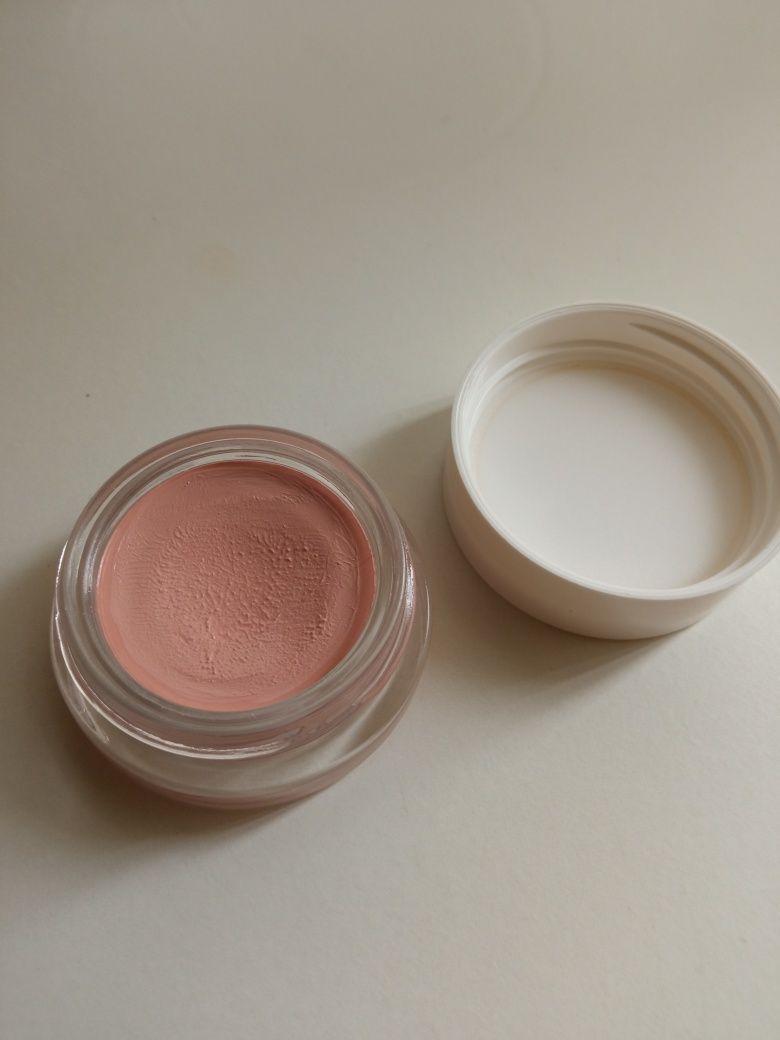 Korektor Essence under eye brightner