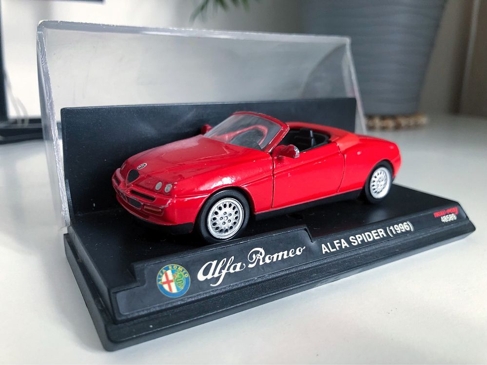 New Ray 1/43 Scale 48589 Alfa Romeo Spider (1996) - Boxed