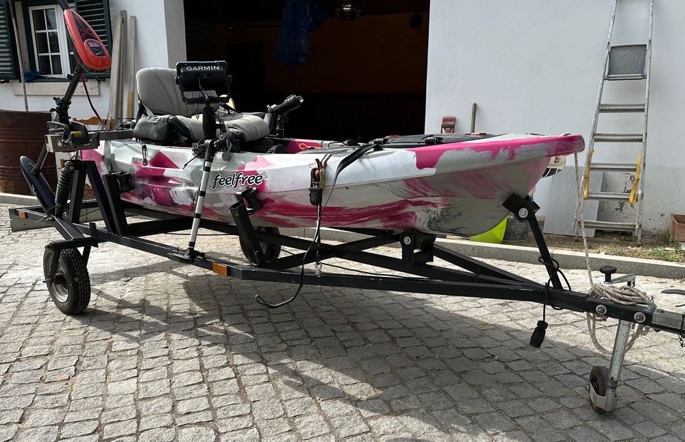 Kayak Feel Free Lure 10 com motor e sonda