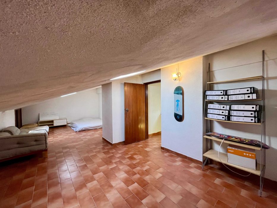 Apartamento T2+ sotão à venda na Rua Eça de Queiroz, Estoril