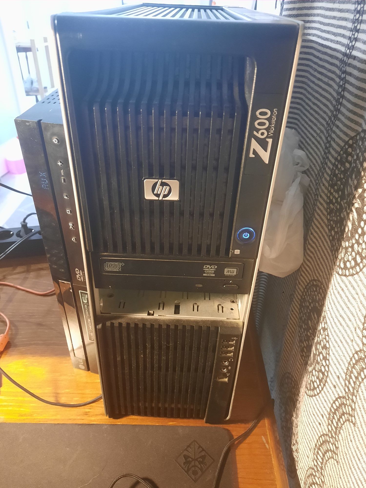 Hp z600 16 cores 32gb RAM, 8gb gráfica ssd 240gb +hdd 500gb + monitor