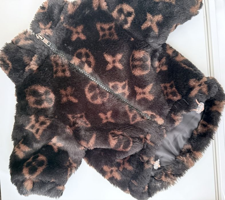 Одяг та куртки для собак