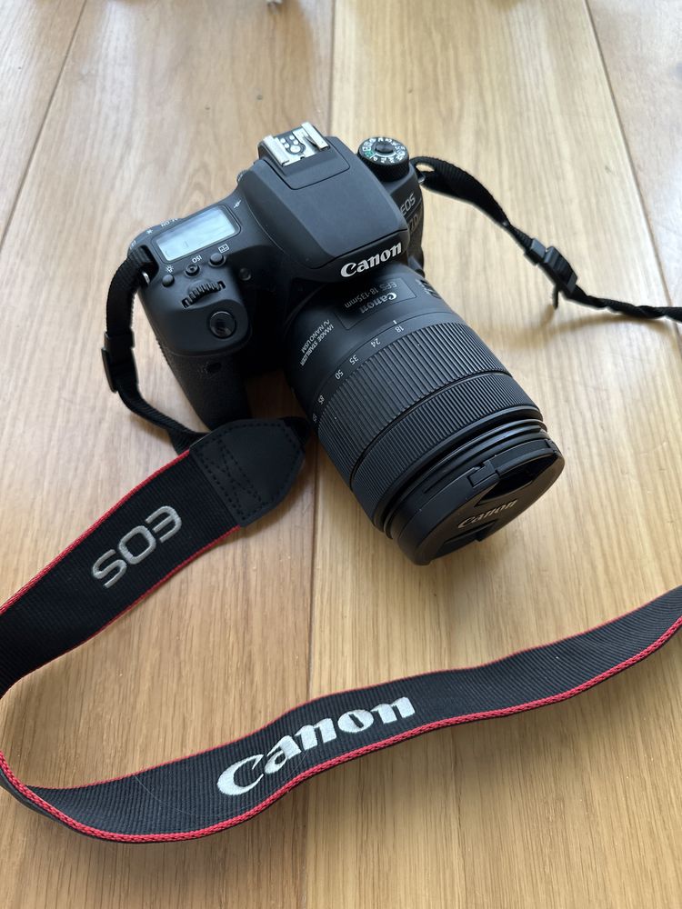Canon EOS 77D + lente 18-135