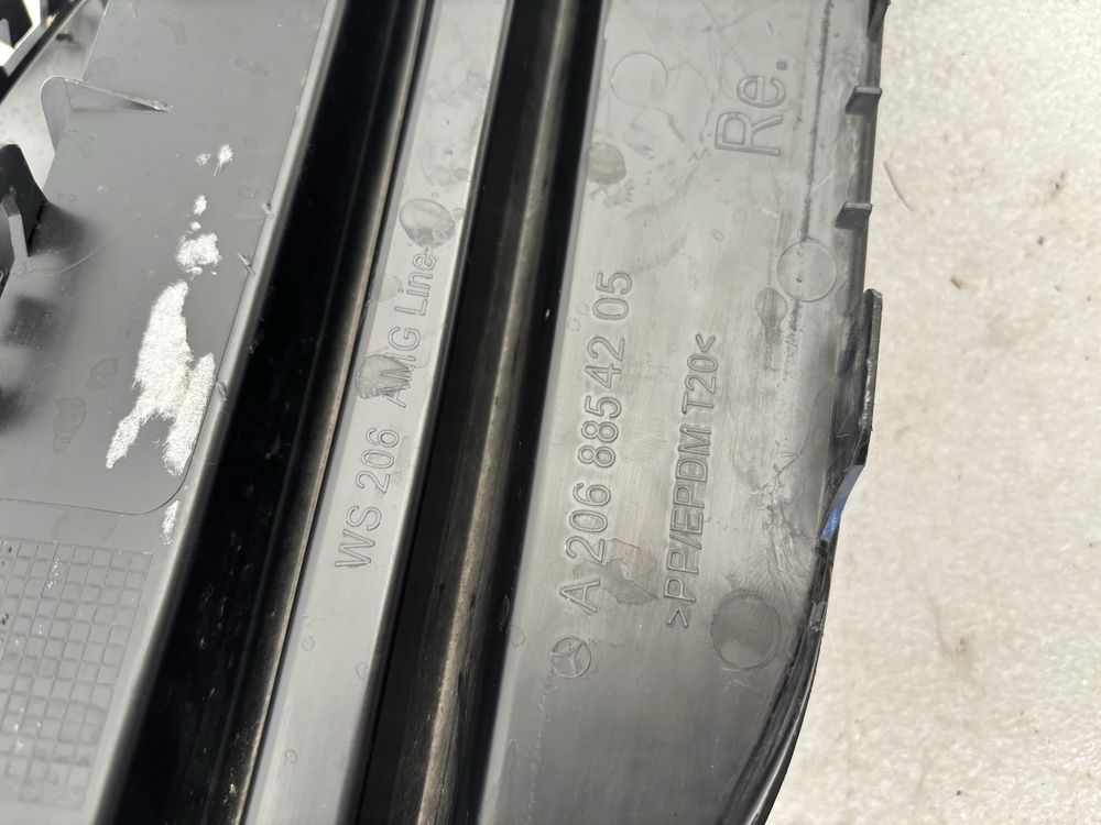 Mercedes C-KLASA W206 AMG kratka zderzaka prawy przód prawa zaślepka