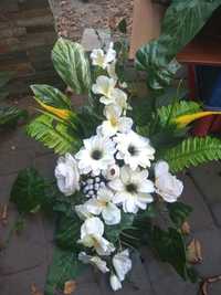 Strioki wiązanki kwiatów na cmentarz