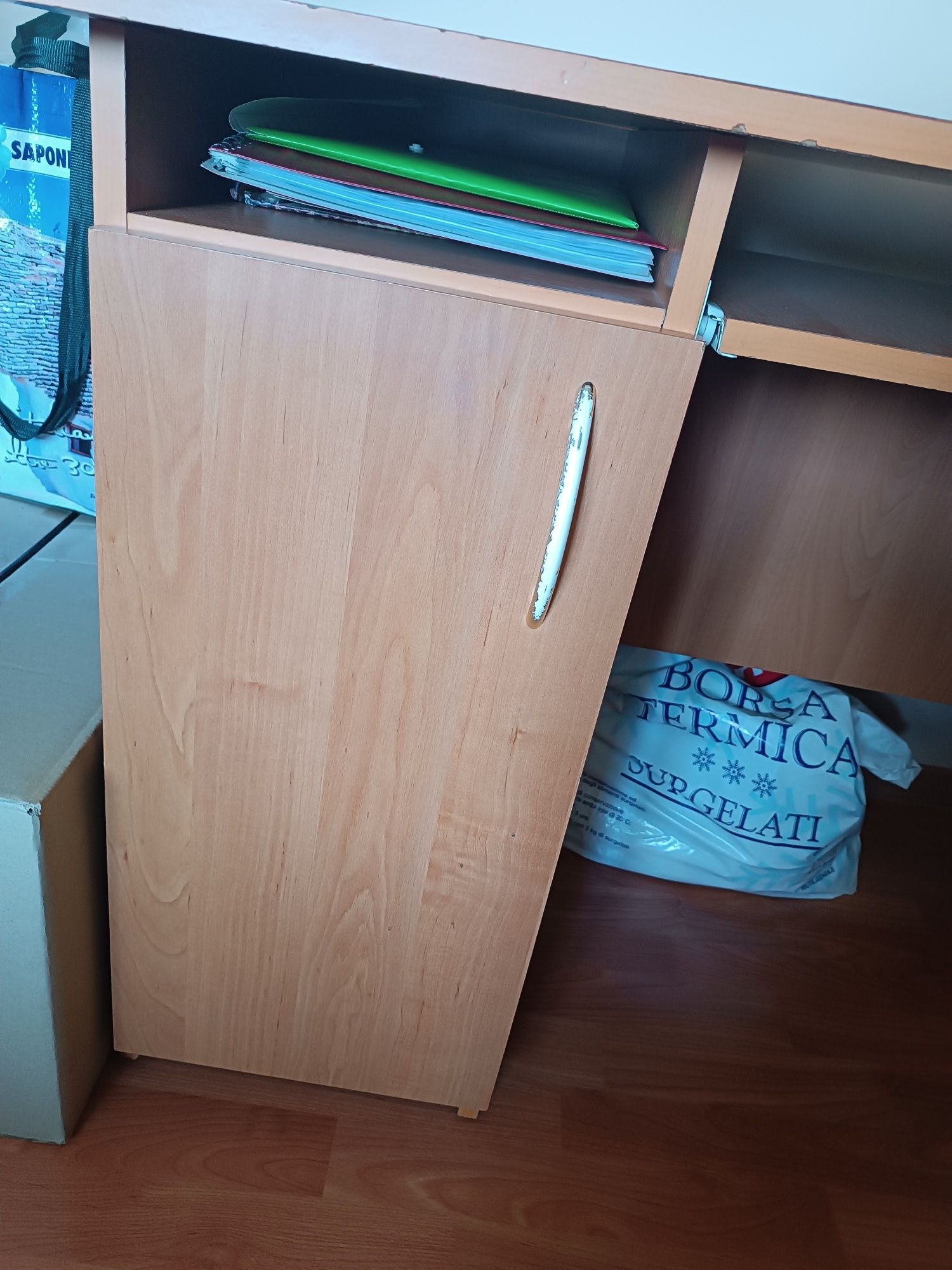 Комп'ютерний стіл