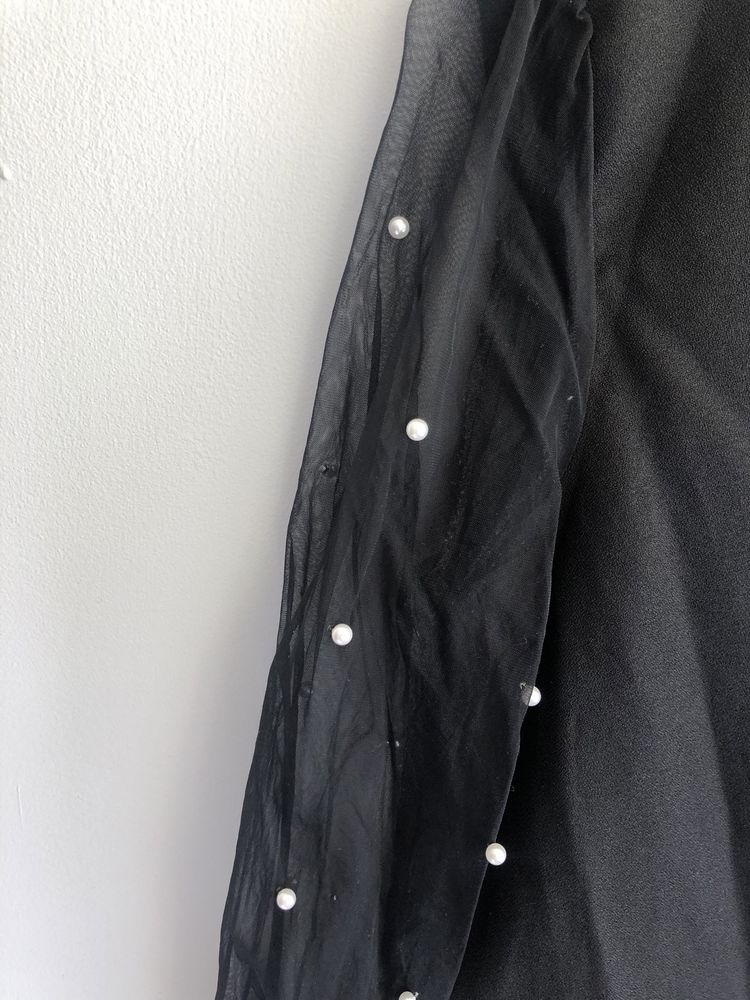 Czarna bluzka z perełkami firmy Shein (rozmiar S)