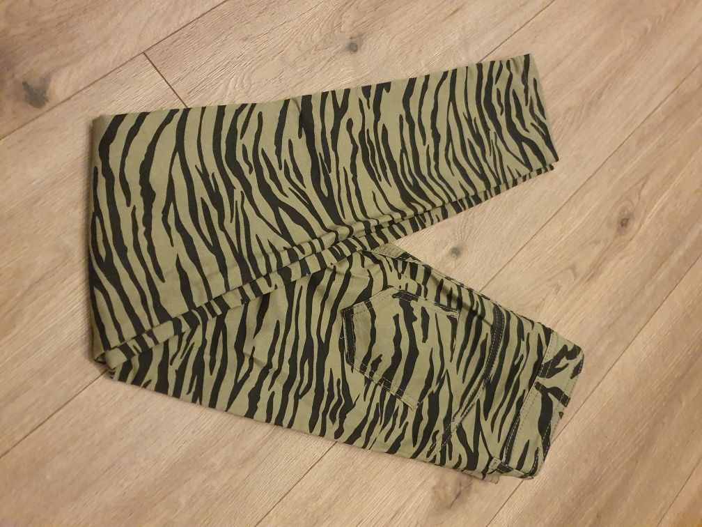 Piękne nowe spodnie marki Calzedonia Push Up rozmiar S