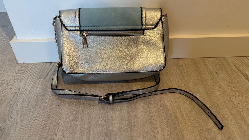 Mala de senhora prata e azul