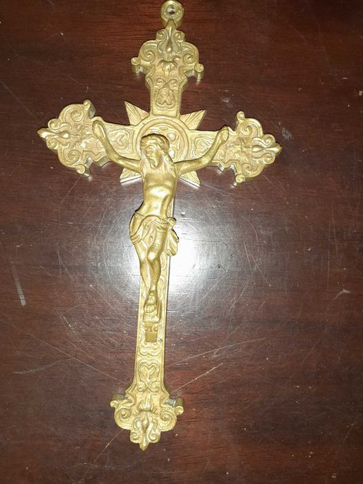 Cruxifixo de parede antigo